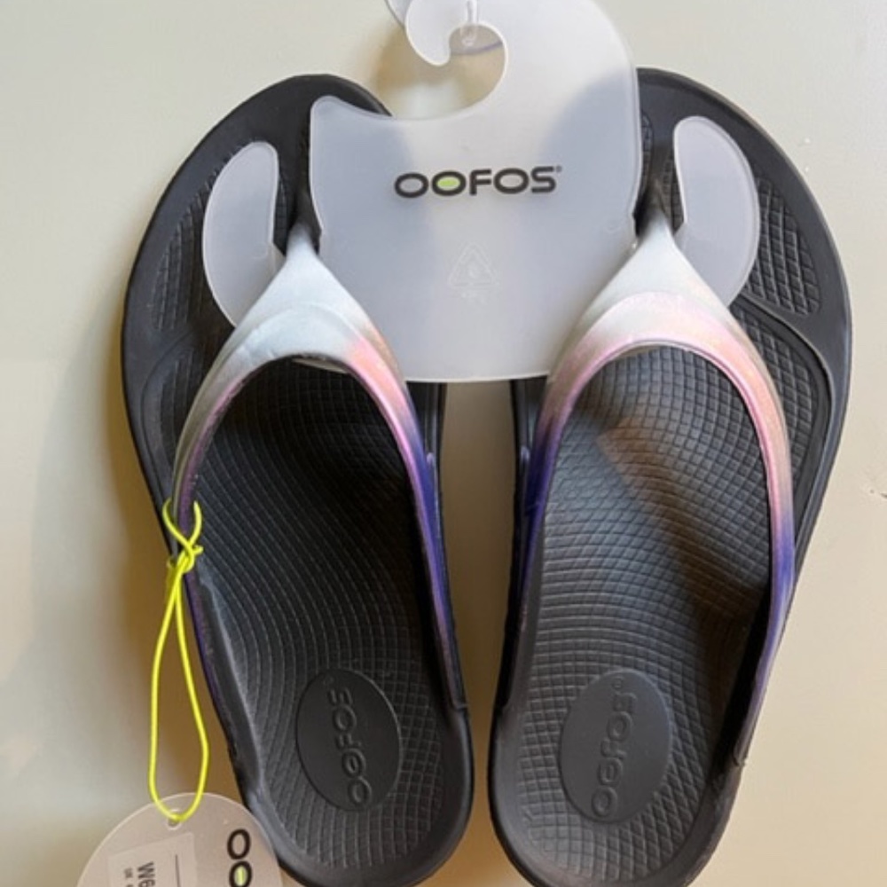 NEW OOFOS Oolala Luxe Calypso Purple Flip Flops, size 6w